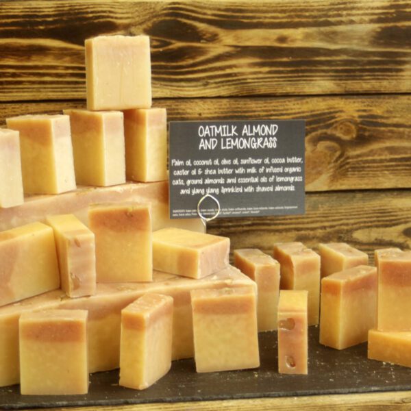 OATMILK ALMOND & LEMONGRASS SOAP
